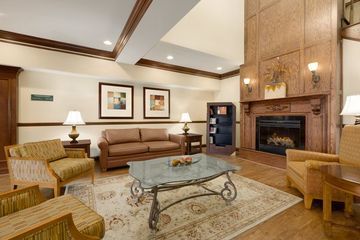Country & By Radisson, Chester, Va Hotel