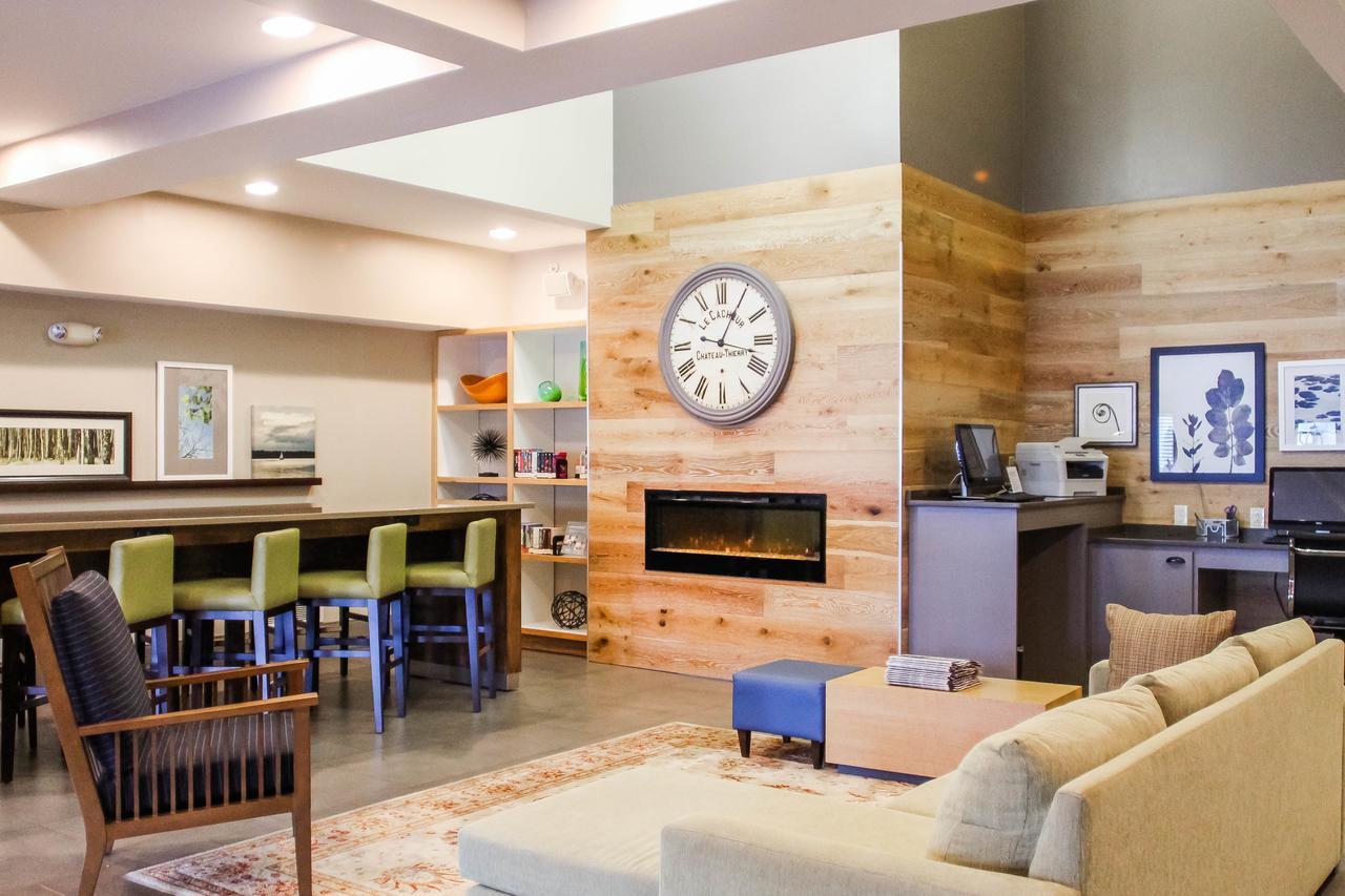 Country & By Radisson, Chester, Va