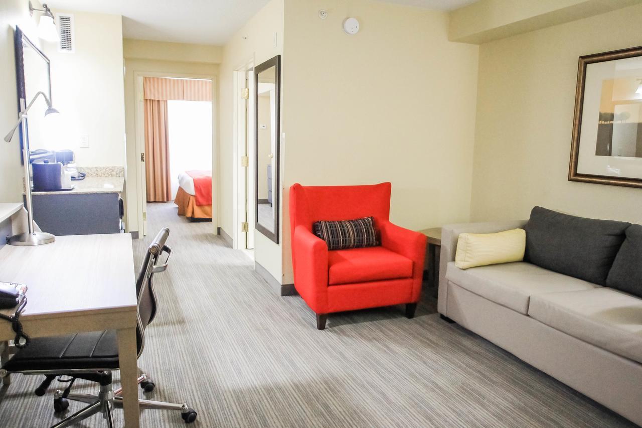 Country & By Radisson, Chester, Va 2*