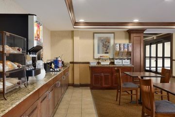 Hotel Country & By Radisson, Chester, Va 2*